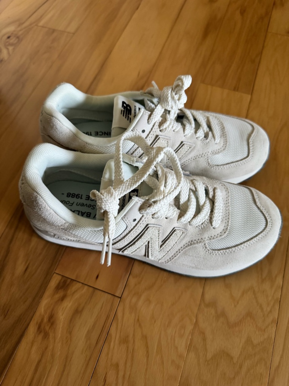 NWOB New Balance 574 Unisex Sneakers - 6M / 7.5W Off White